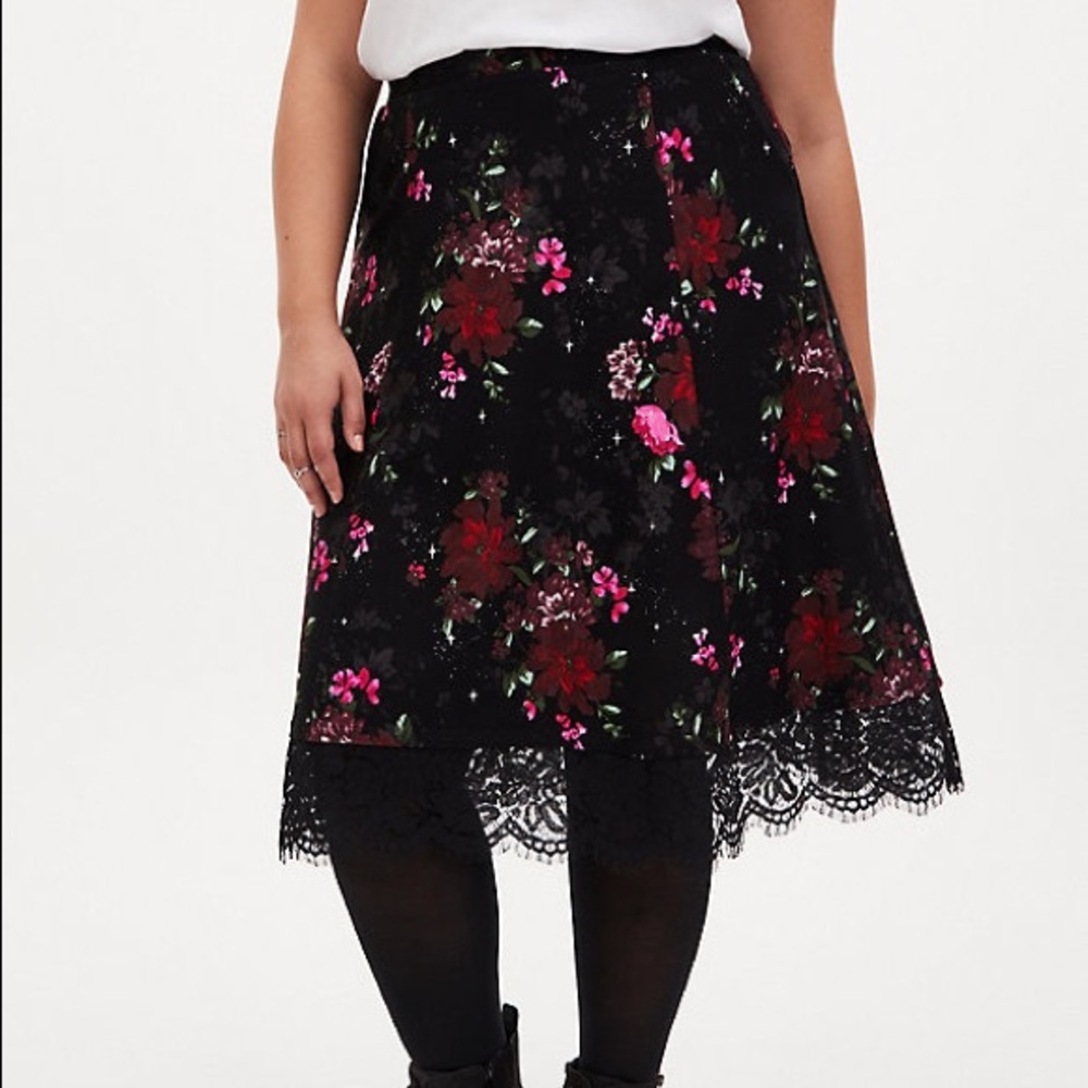 Torrid black floral skirt L/12/0
